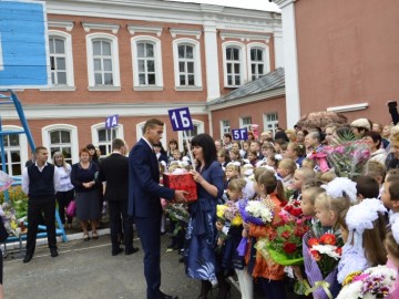 День знаний в Ельце начался торжественными линейками