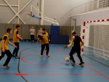 В спорткомплексе «Воргол» состоялся зимний турнир по миди-футболу «Рождественские встречи»