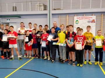 В спорткомплексе «Воргол» состоялся зимний турнир по миди-футболу «Рождественские встречи»