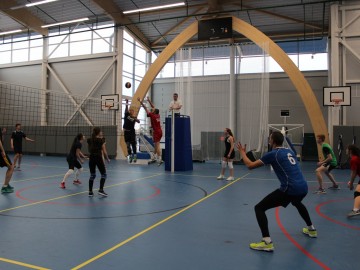 В спортивном зале ФОК «Воргол» состоялся «Пасхальный турнир» по волейболу