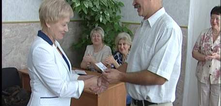 Евгении Герасимовой вручили удостоверение об избрании депутатом облсовета