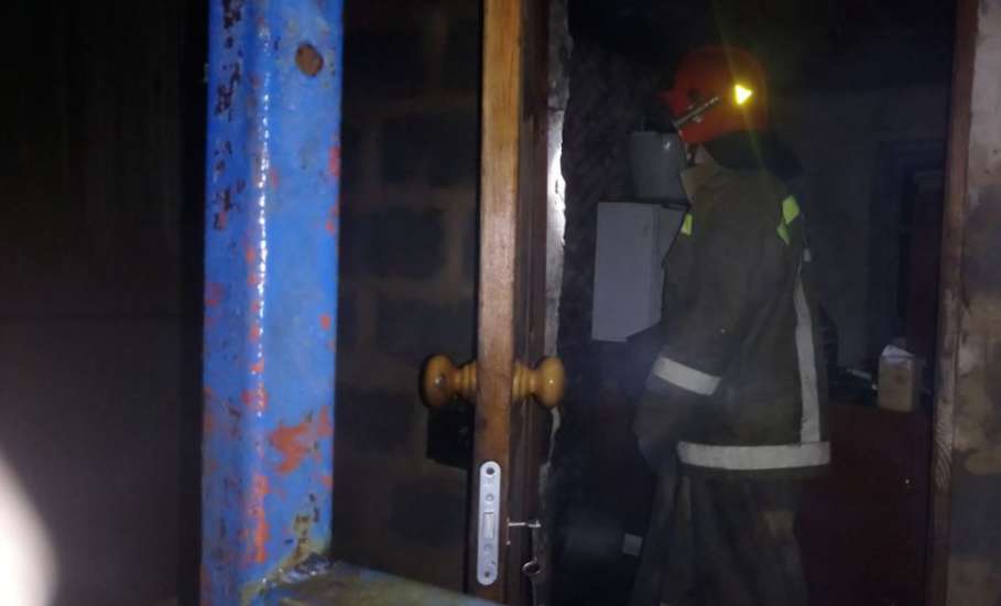 Ночью 20 сентября в Ельце на улице А. Оборотова произошло загорание жилого дома