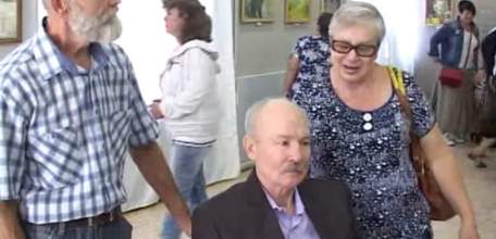 В краеведческом музее открылась персональная выставка подопечного елецкого дома-интерната Виктора Калинина