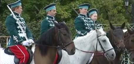 Удалые гусары, посадка яблоневой аллеи, увлекательные экскурсии. Чем ещё запомнился второй день фестиваля «Антоновские яблоки»