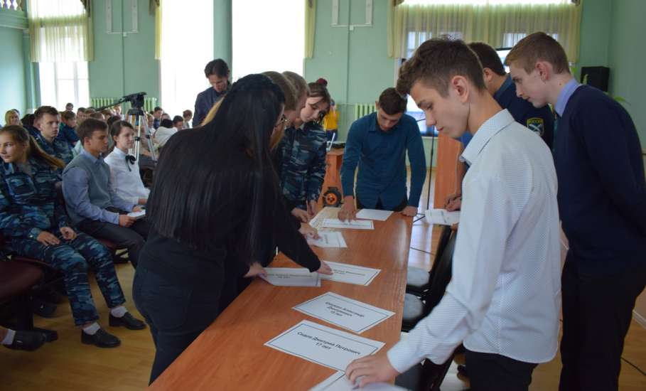 В Доме пионеров и школьников города Ельца состоялся мини-форум «Юридическая профессия, как вариант будущего трудоустройства»