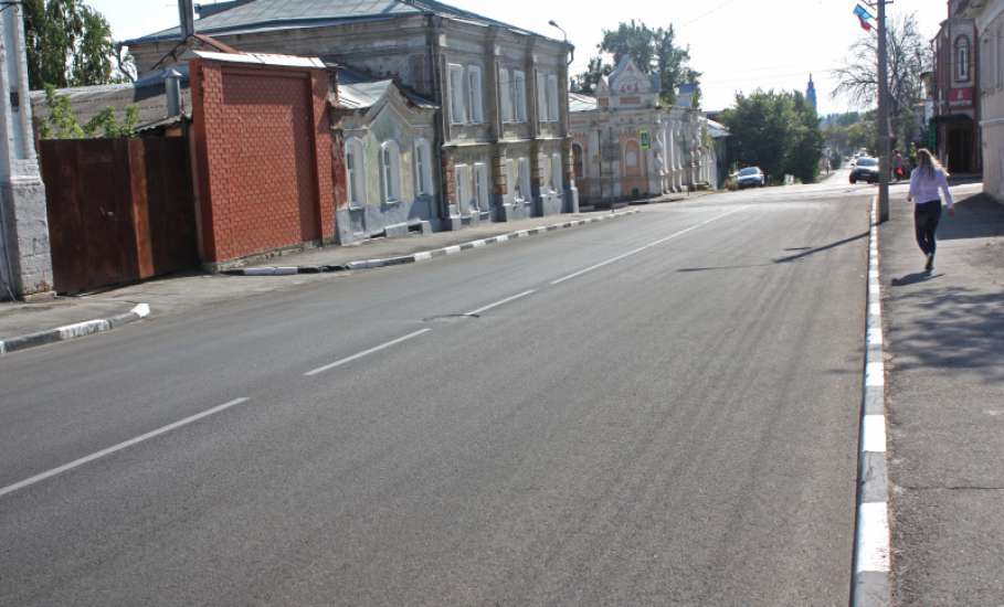 В Ельце комиссия приняла ремонт на улице Октябрьской