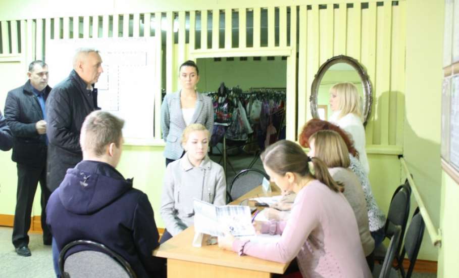 Дмитрий Попов проверил готовность СЭП в 8 школе