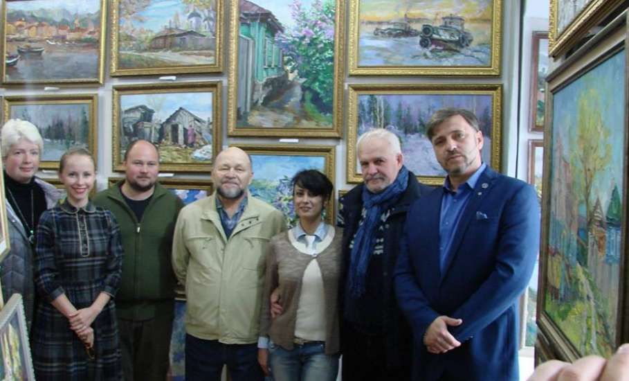 В галерее «Художник» в Ельце открылась персональная выставка художников