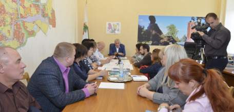 Исполняющий обязанности главы Ельца Дмитрий Попов призвал работодателей провести срочную вакцинацию сотрудников