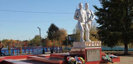 Обновленная площадь открылась в деревне Хмелинец Елецкого района