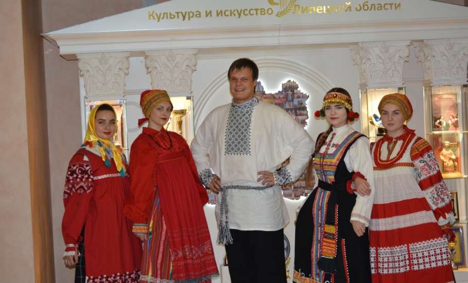 Преподаватель ЕГУ им. И.А. Бунина заняла 3 место на выставке-конкурсе «Нет живописней русского наряда»