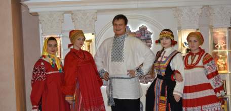 Преподаватель ЕГУ им. И.А. Бунина заняла 3 место на выставке-конкурсе «Нет живописней русского наряда»