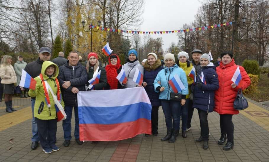 Ельчане празднуют День народного единства