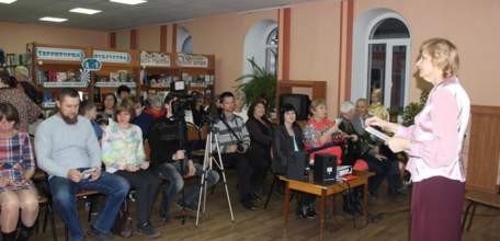 В Центральной городской библиотеке Ельца прошла арт-встреча в рамках Всероссийской акции «Ночь искусств - 2018»