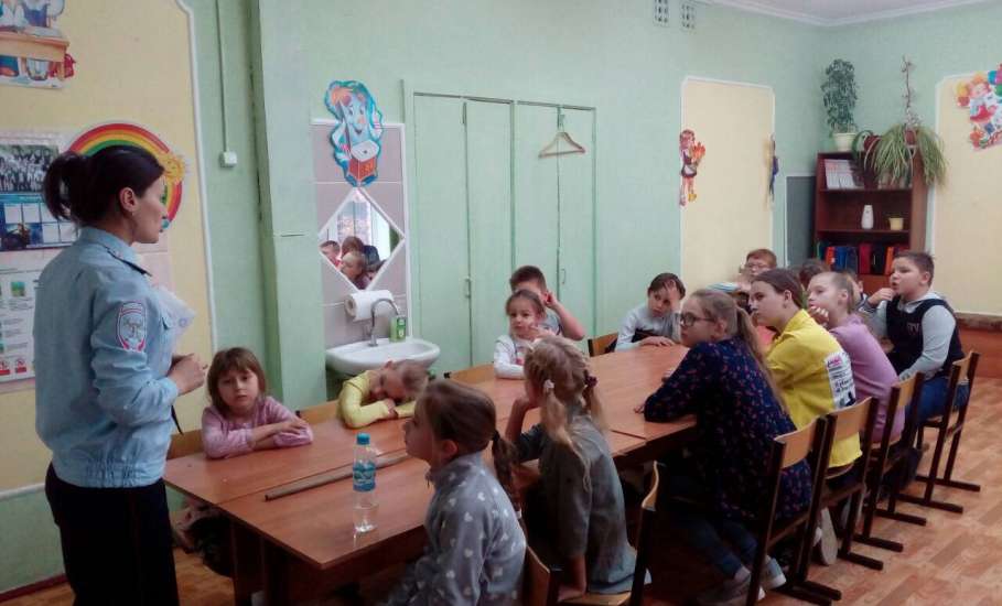 Сотрудники Елецкого ЛО МВД России на транспорте проводят профилактические беседы с детьми