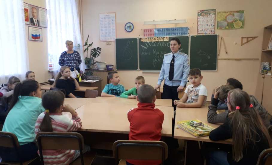 Сотрудники Елецкого ЛО МВД России на транспорте проводят профилактические беседы с детьми