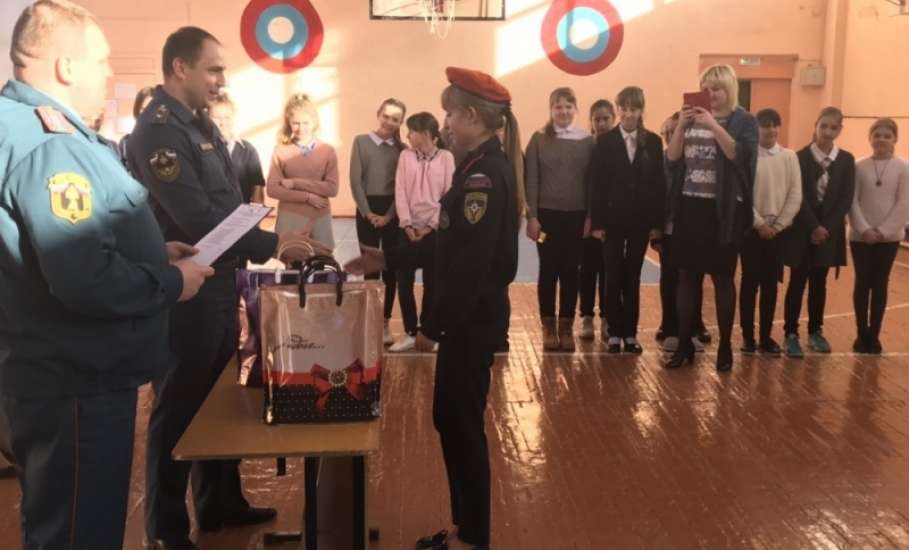 В Ельце наградили победителей конкурса детского творчества по противопожарной безопасности