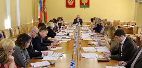 Комиссия Липецкого облсовета одобрила законопроект о повышении зарплаты бюджетникам