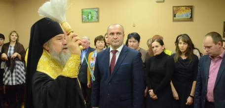 Епископ Максим освятил здание администрации Елецкого района