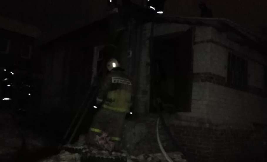 В Ельце произошло загорание домов на улицах Морозовка и Линейная