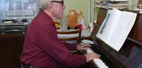 Композитор Леонидов Юсупов продолжает радовать своих слушателей выступлениями и новыми произведениями