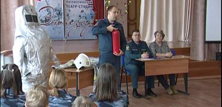 Сотрудники пожарной охраны и отдела надзорной деятельности встретились с кадетами школы №1