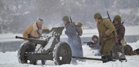 На берегу реки Быстрая Сосна прошла военно-историческая реконструкция, посвящённая боям 1941 года за город Елец