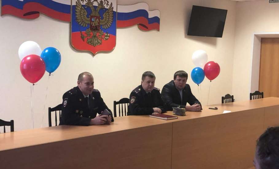 В городе Ельце в День Конституции состоялось торжественное вручение паспортов новым гражданам Российской Федерации