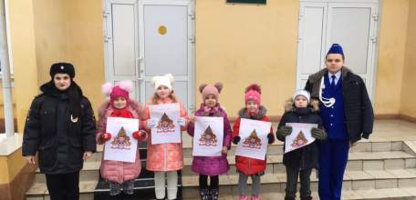 В Ельце прошла акция &laquo;Автокресло детям! Важнее всех игрушек! Безопасность ребёнка &ndash; лучший подарок в Новом году!&raquo;