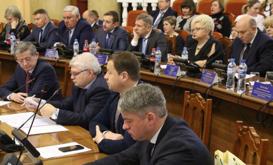 Депутаты Липецкого облсовета усилили меры поддержки для опекунских и приемных семей