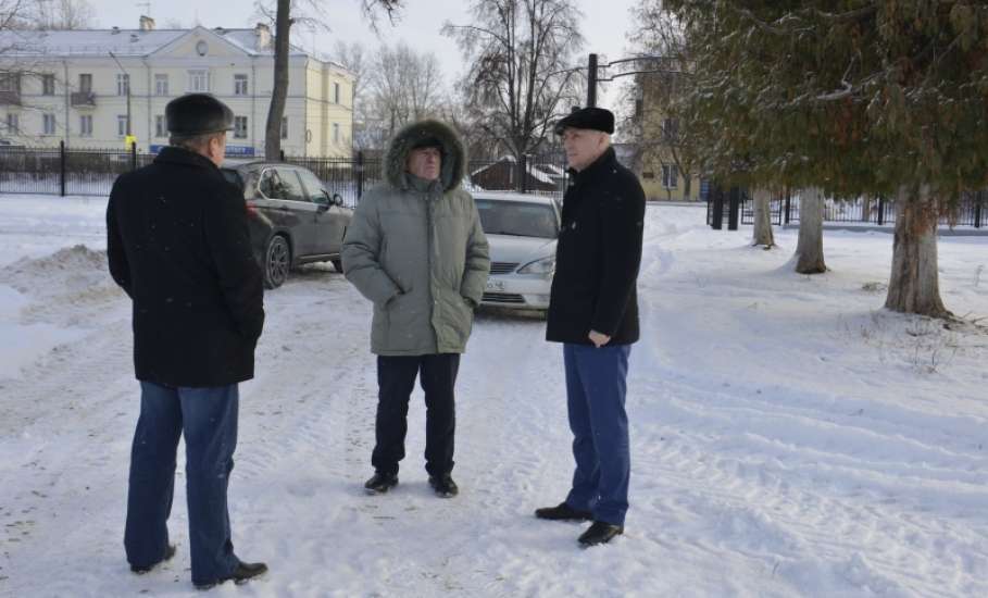 Первый заместитель главы администрации города Ельца проверил ход работ по благоустройству парков и скверов
