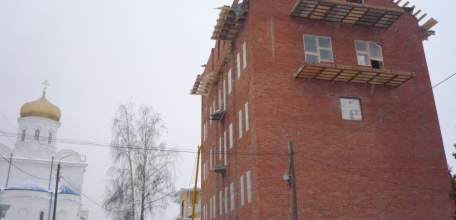 В историческом центре города Ельца появился архитектурный монстр