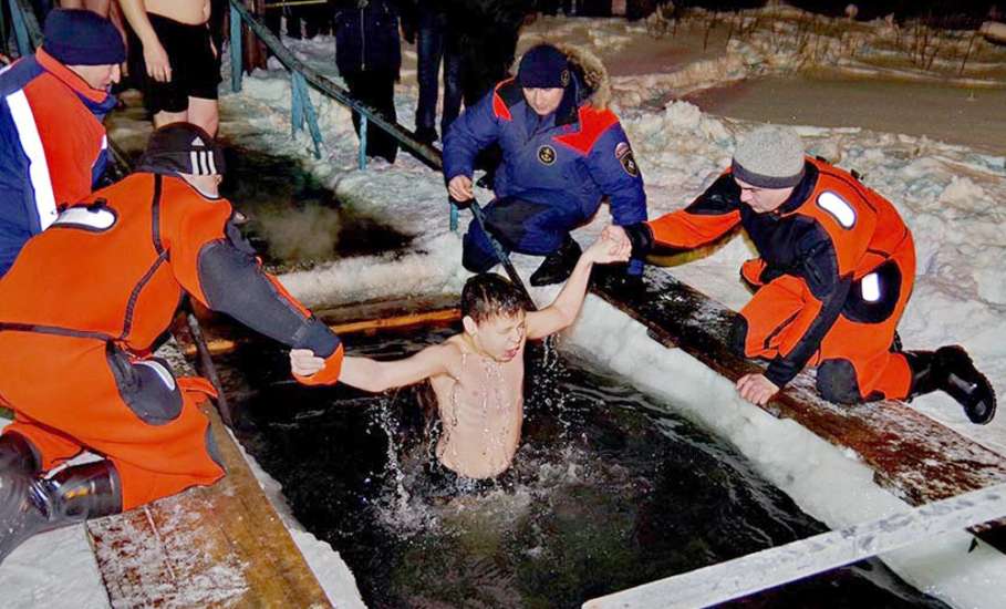Безопасность жителей региона во время крещенских купаний обеспечат спасатели и полиция
