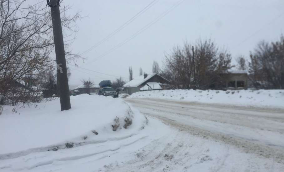 Нерасчищенные от снега дороги в Ельце создают аварийную ситуацию автомобилистам!