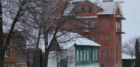 Суд обязал демонтировать незаконные этажи новой гостиницы в Ельце