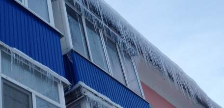 За несвоевременное очищение крыш многоквартирных домов от снега и наледи управляющие компании Ельца будут оштрафованы