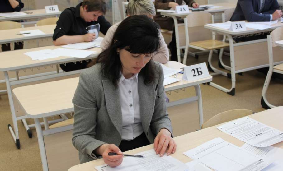 ЕГЭ по русскому языку сдали более 300 родителей липецких выпускников
