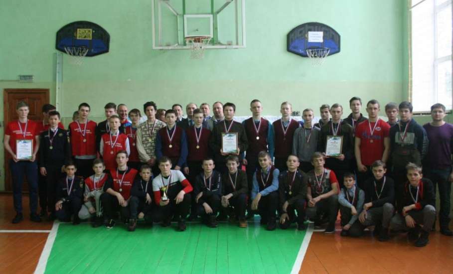 В Елецком районе наградили победителей и призеров Чемпионата и Первенства по хоккею с мячом среди учащихся
