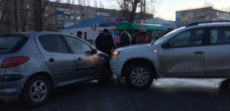 В Ельце на улице Коммунаров произошло ДТП