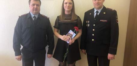 Сотрудники полиции города Ельца провели акцию «8 марта в каждый дом»