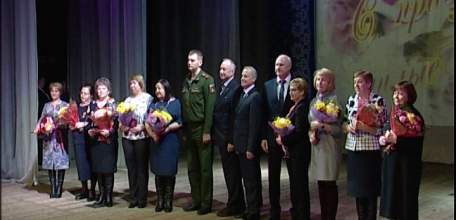 Ельчанки принимают поздравления с Международным женским днем