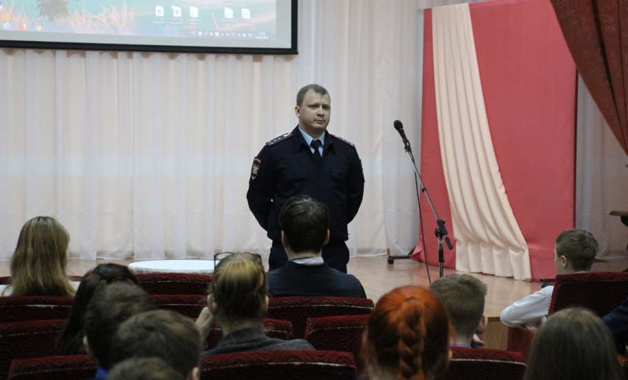 Сотрудники Елецкого ЛО МВД России на транспорте проводят лекции и беседы с учащимися школ
