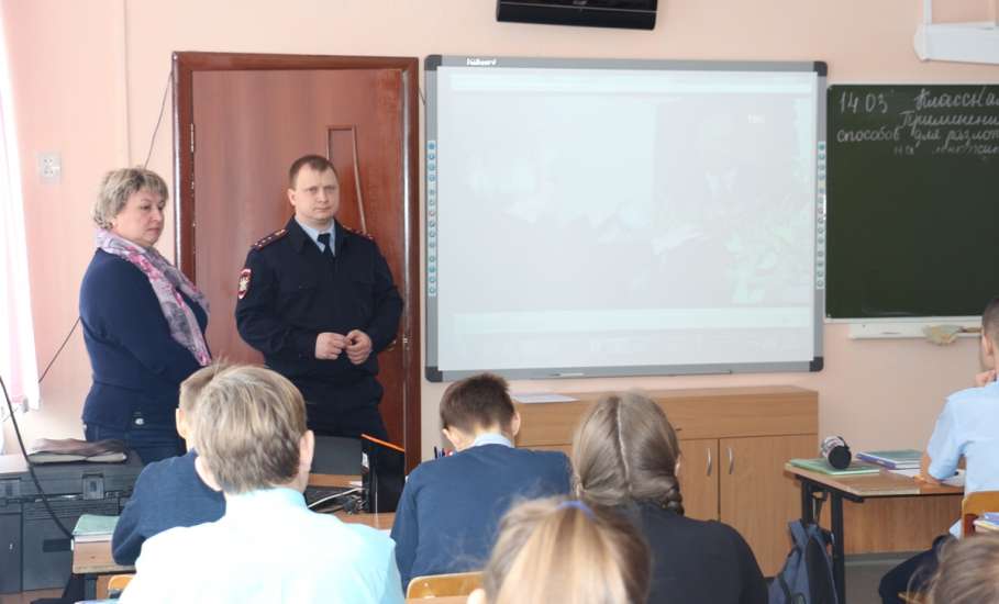 Сотрудники Елецкого ЛО МВД России на транспорте проводят лекции и беседы с учащимися школ