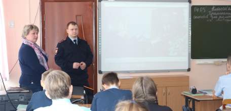 Сотрудники Елецкого ЛО МВД России на транспорте проводят лекции и беседы с учащимися школ