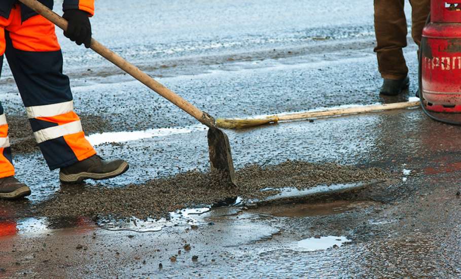 В Липецкой области возбуждено уголовное дело в отношении чиновника за приемку ремонта дороги, несоответствующего условиям контракта