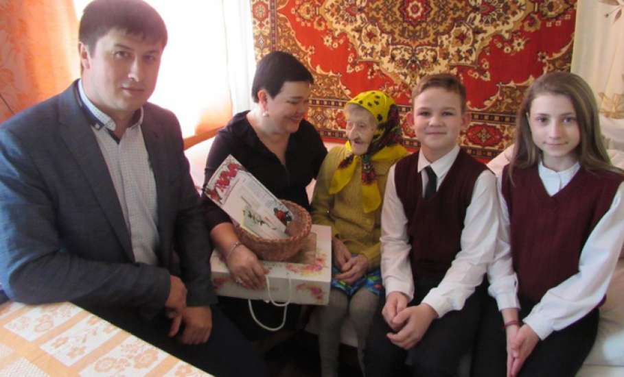 Президент России поздравил жительницу Елецкого района с юбилеем