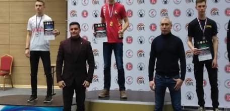 Победа уровня ЦФО: ельчанин Тимур Головлёв выиграл путевку на первенство России по кикбоксингу