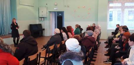 Сотрудники по делам несовершеннолетних провели в школе №17 беседу с родителями