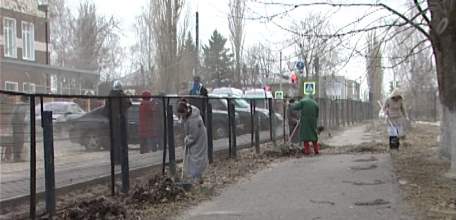 Ельчане активно приступили к санитарной уборке города