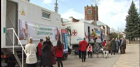 Флюорография, анализ крови, артериальное давление - все эти показатели можно было узнать в Ельце на «островке здоровья»